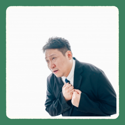 胸を押さえる男性
